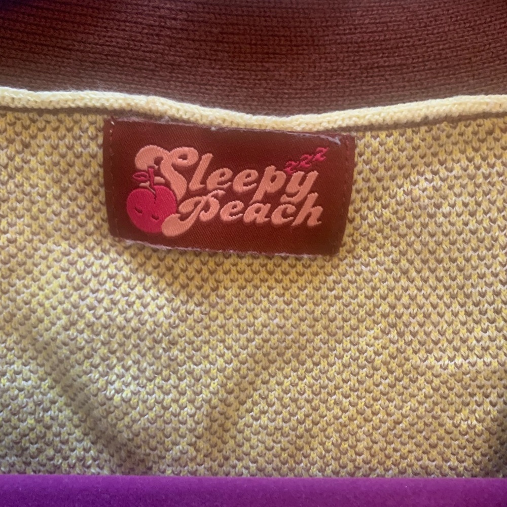 Sleepy Peach Bee Cardigan - Picture 2 of 6